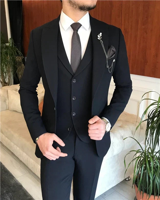 ITALIAN FIT MEN'S CHARADE SUIT BY ITALIAN VEGAÂ® (3-Piece)